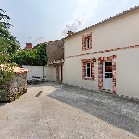 Maison La Petite Muraillere Holiday home *